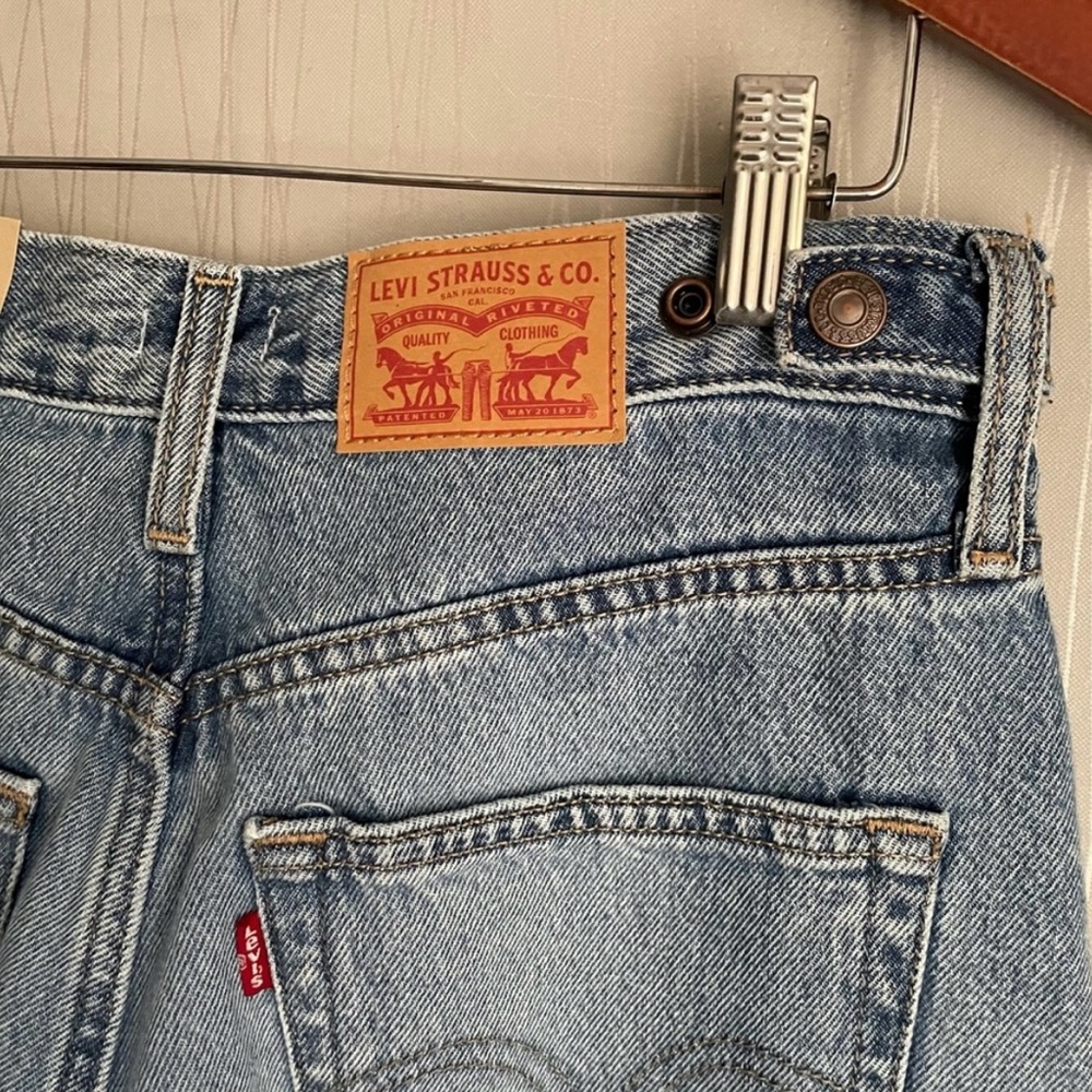 NWT Levi’s Cinch Barrel Jeans - Picture 9 of 14